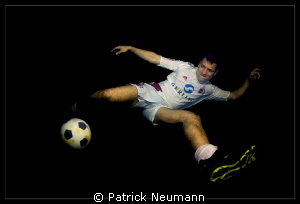 more soccer underwater by Patrick Neumann 